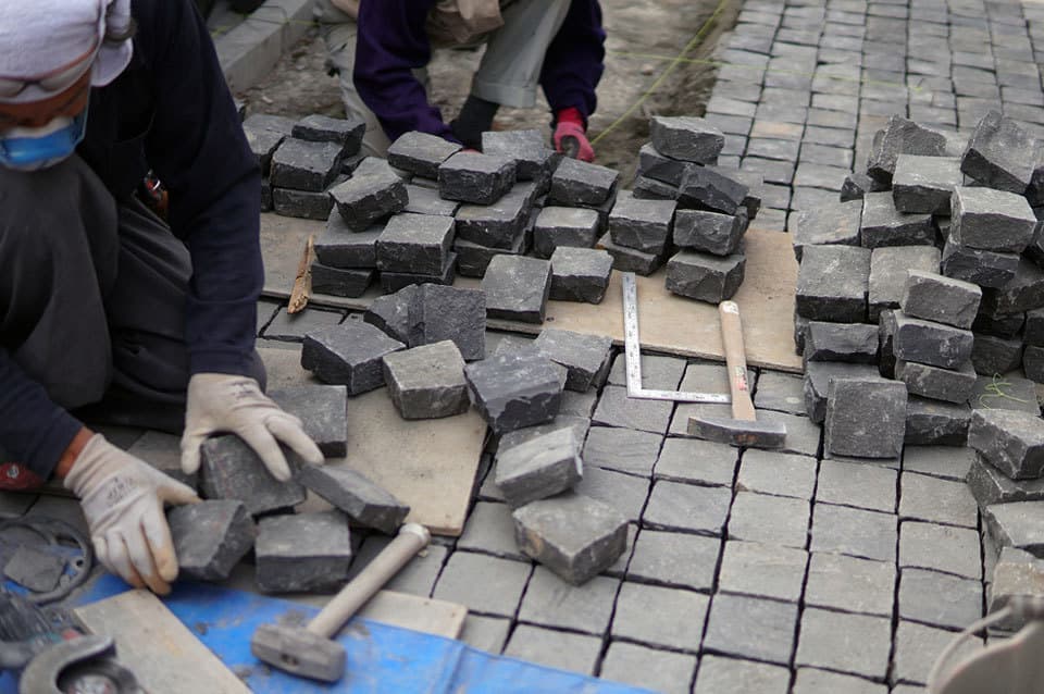 ピンころ石で石畳