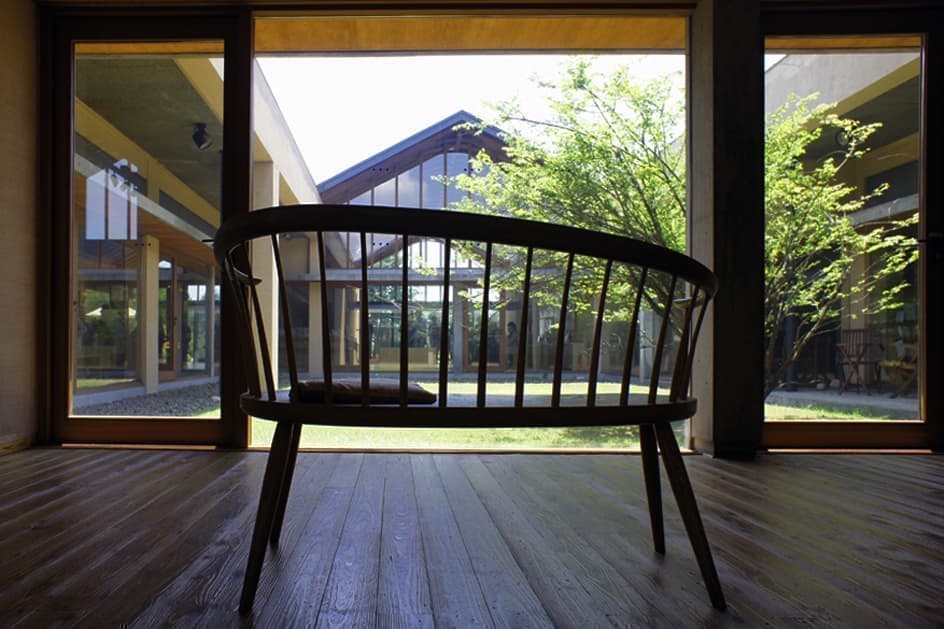 安曇野ちひろ美術館椅子