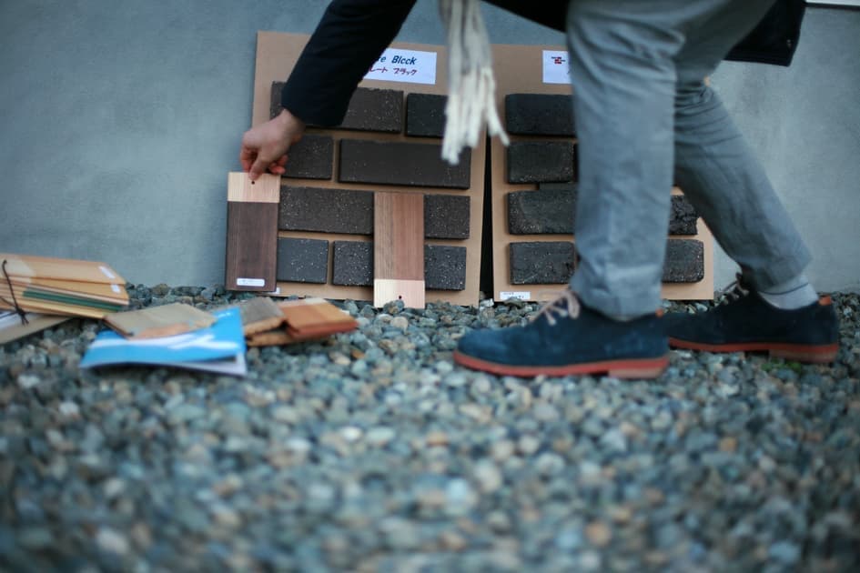 古レンガ杉板下見貼り