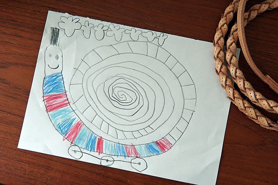 子供の絵カタツムリ