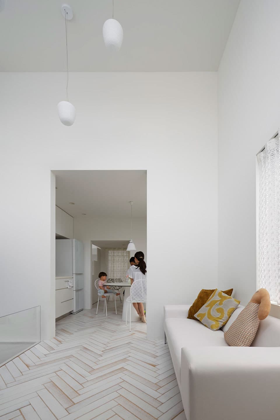 ヘリンボーンの白い床