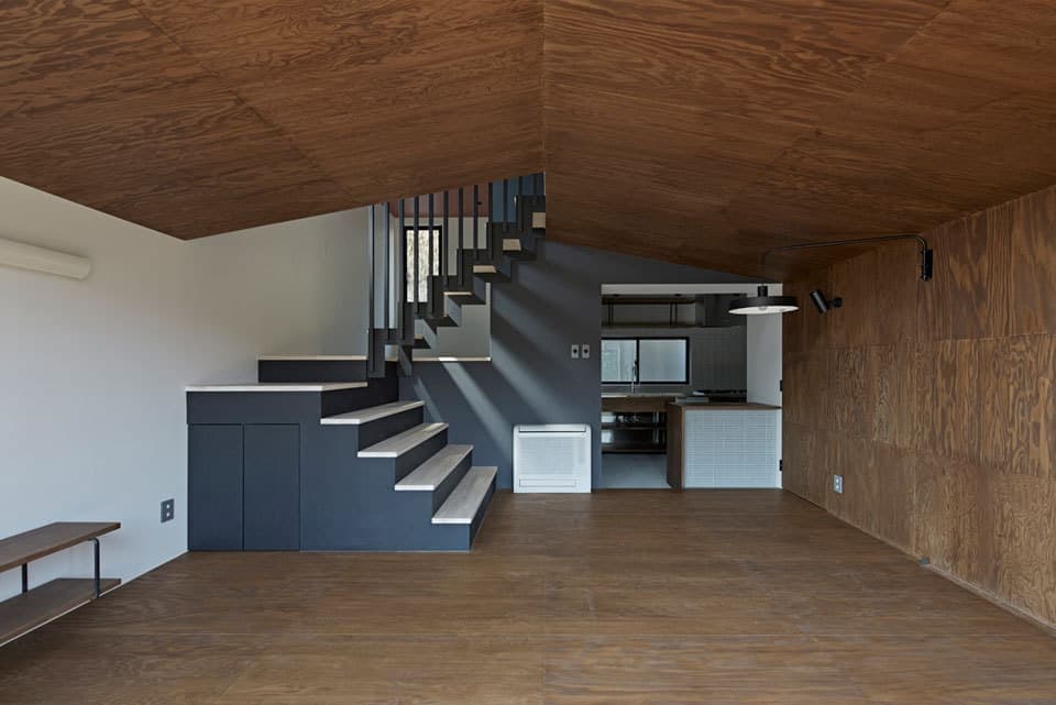 ラーチ合板の家