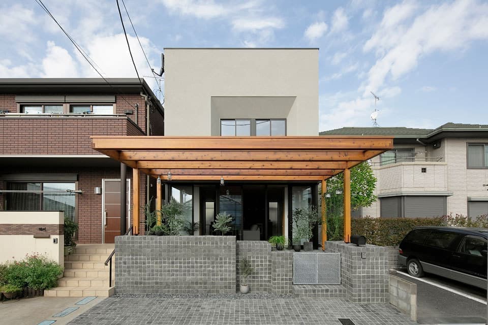 パーゴラのある家